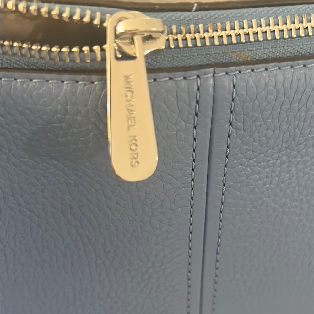 Michael Kors Blue Shoulder Bag with Silver Charm - Picture 8 of 8